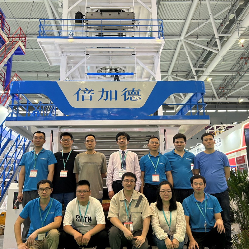 Mul-Plus Stretch Hood Tech Steals Spotlight på Chinaplas 2025