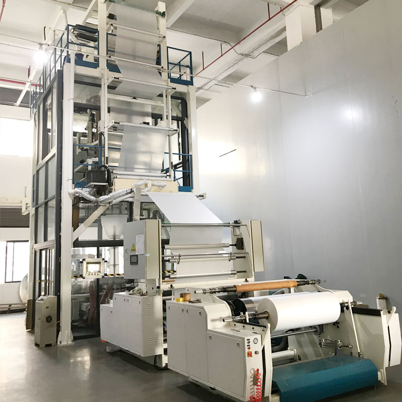 Hur minskar en ABA-filmmaskin med tre lager materialkostnad utan att ge avkall på kvaliteten